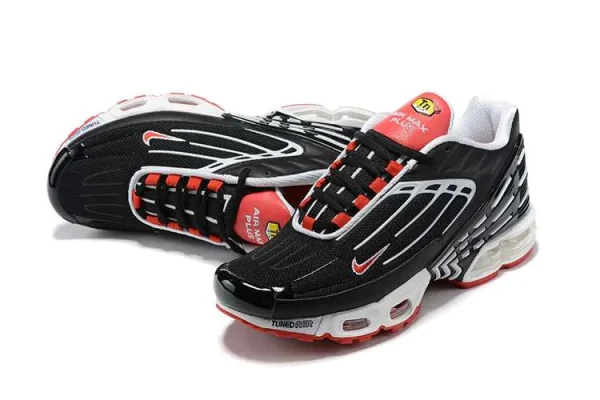 AIR MAX PLUS TN 3 'BLACK UNIVERSITY RED' - Imagen 4