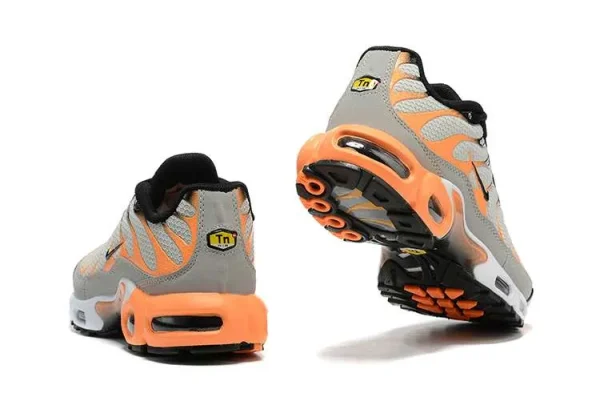 AIR MAX PLUS TN 'GREY SAFETY ORANGE' - Imagen 3