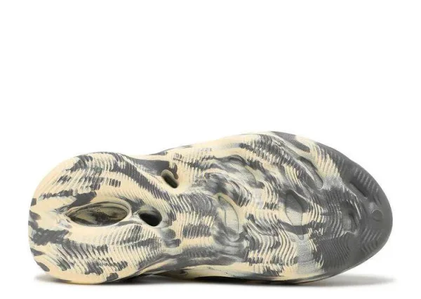 YEEZY FOAM RUNNER 'MXT MOON GREY' - Imagen 4